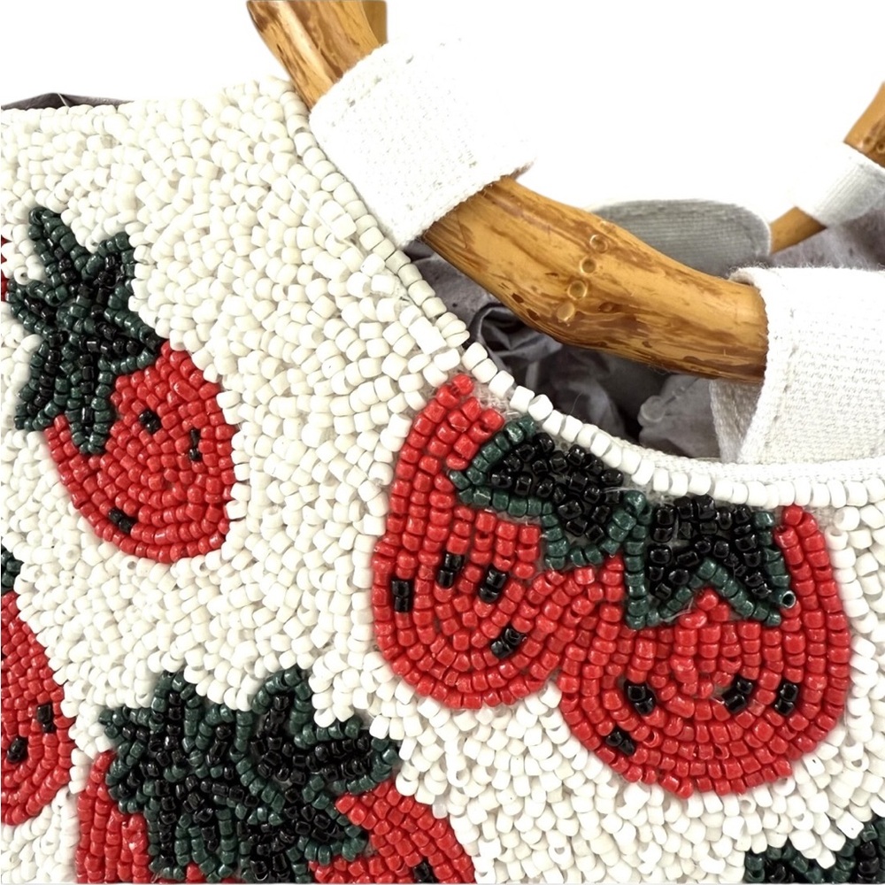 NWT Sol Mer Beaded Strawberry Crossbody Bamboo Handle Bag - Picture 4 of 10